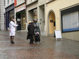 Protest gegen den «Botox Walk-In» Smoothline in Zürich