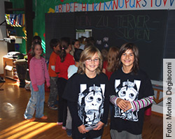 Laura und Chiara referieren in der Schule Bonaduz über Tierversuche
