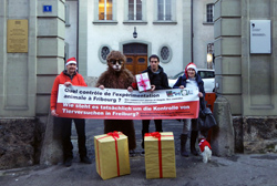 18. Dezember 2013, Freiburg: AG STG - Petitionsübergabe: Schluss mit der illegalen Tierversuchs-Kommission
